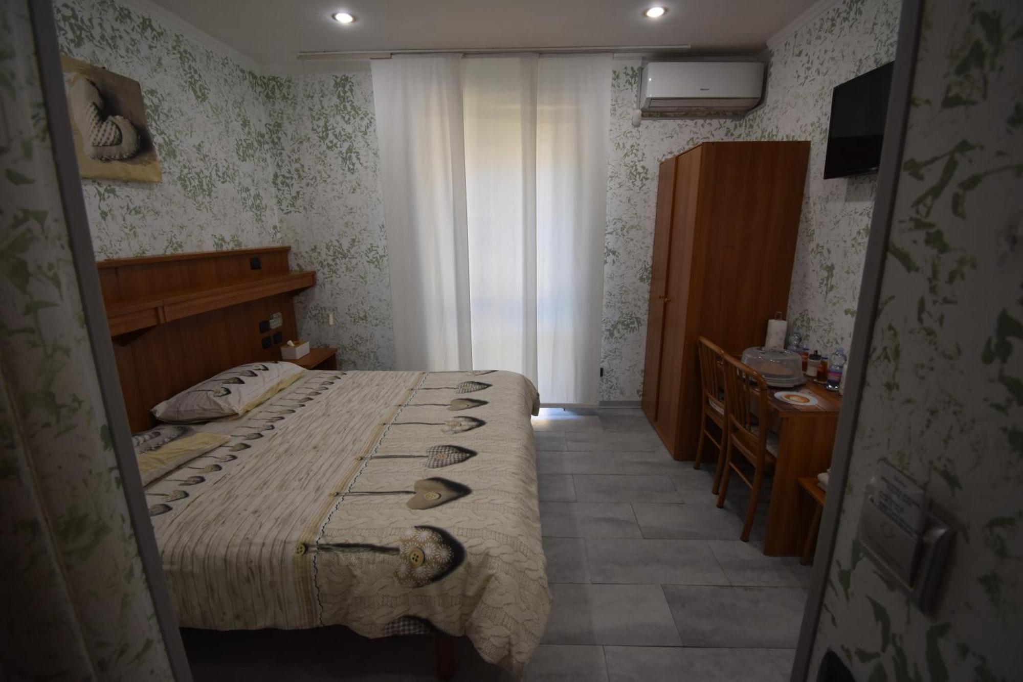 Vichyenichy Morena Quarto foto