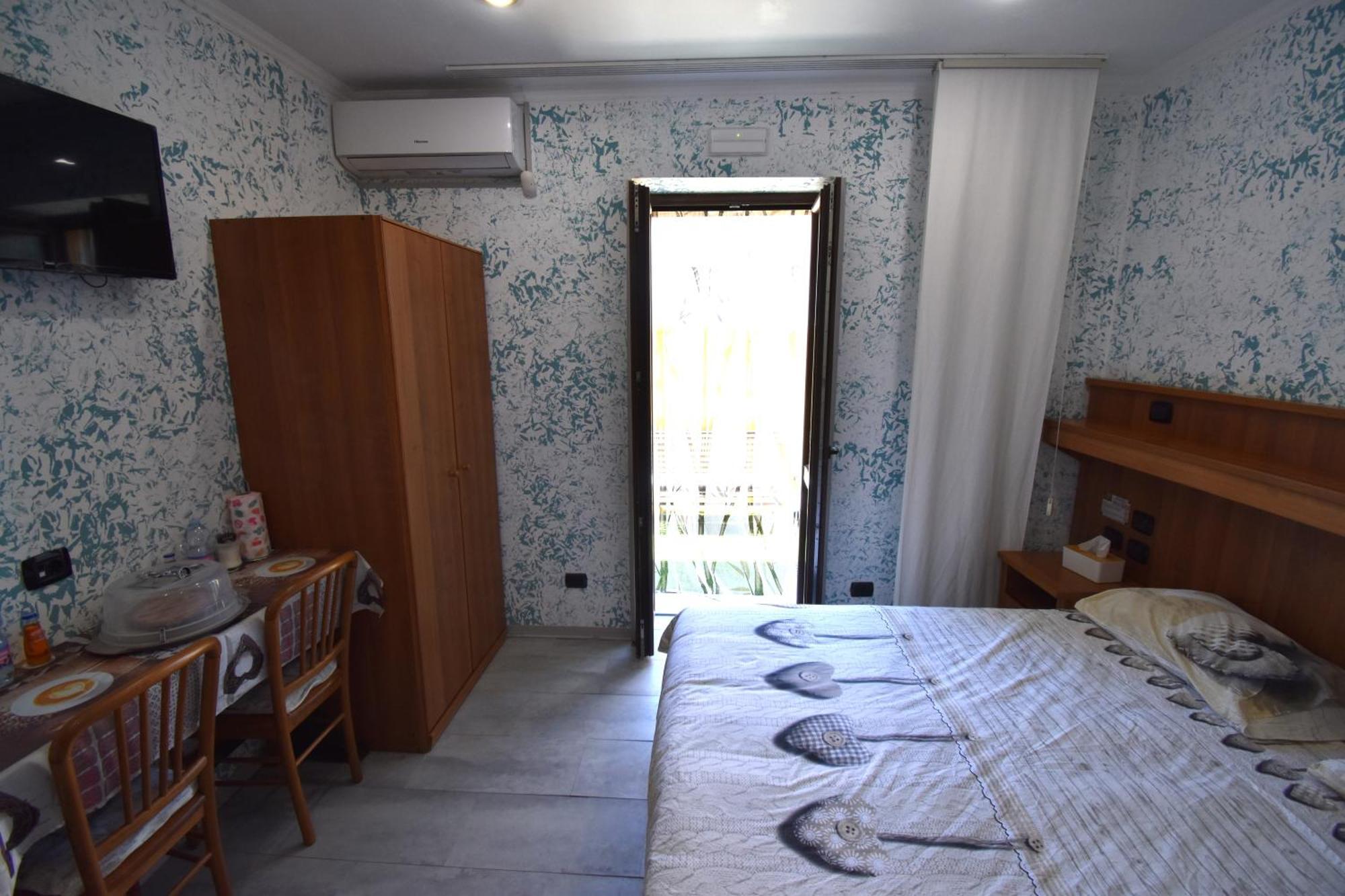 Vichyenichy Morena Quarto foto